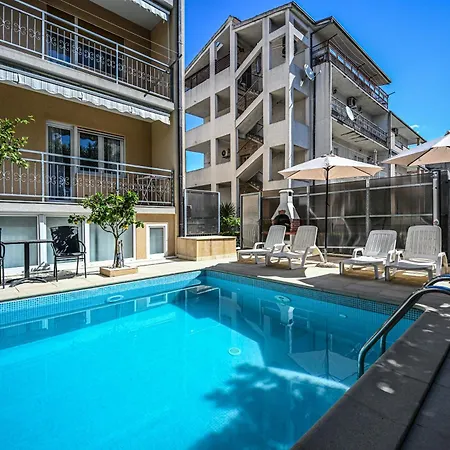 Mikuljan Apartments- Free Parking -5 Min By Walk To *