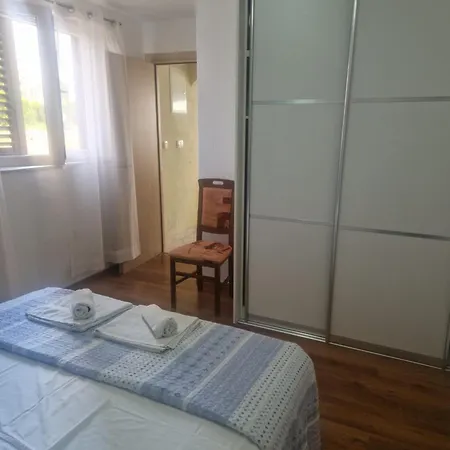 Mikuljan Apartments- Free Parking -5 Min By Walk To *