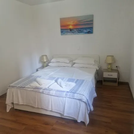 Mikuljan Apartments- Free Parking -5 Min By Walk To 홈스테이