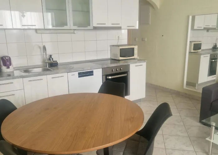 Mikuljan Apartments- Free Parking -5 Min By Walk To سبليت