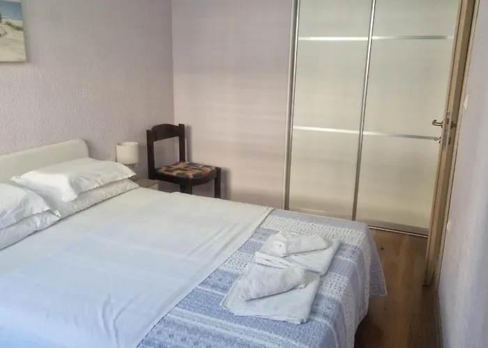 Mikuljan Apartments- Free Parking -5 Min By Walk To *