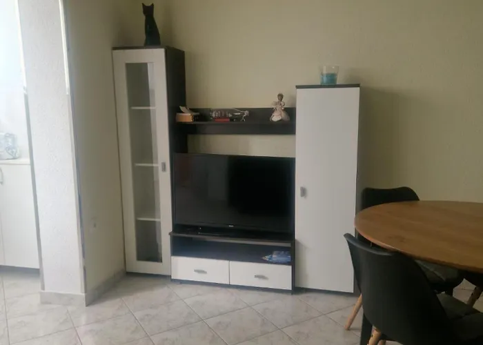 Mikuljan Apartments- Free Parking -5 Min By Walk To *