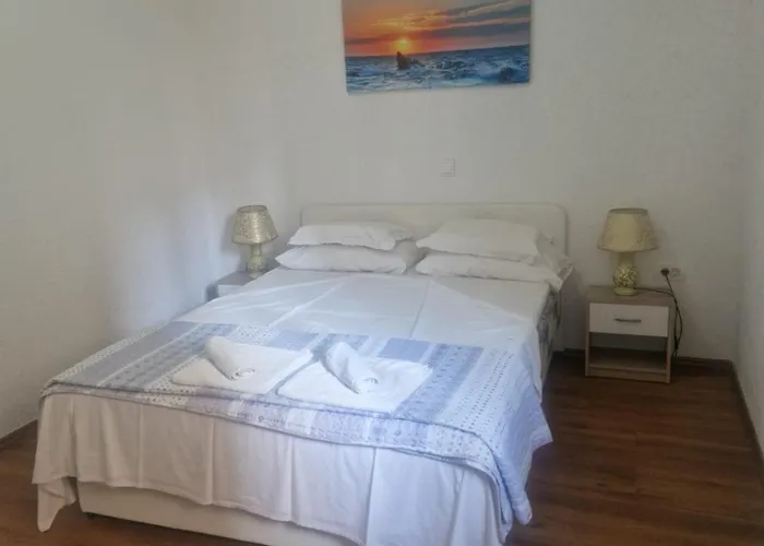 Mikuljan Apartments- Free Parking -5 Min By Walk To منزل للإقامة